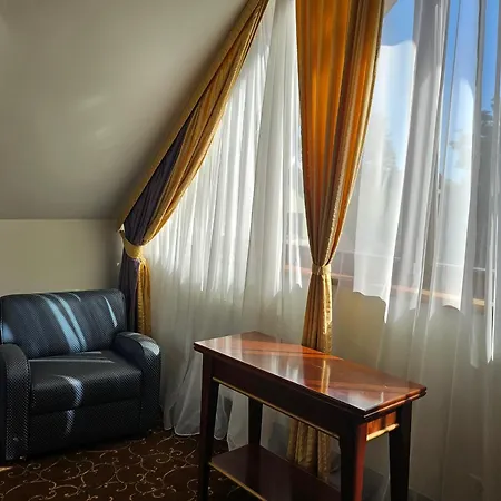 & Astoma * 팔랑가